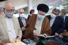 عکس/بازدید رهبر انقلاب از نمایشگاه کتاب تهران