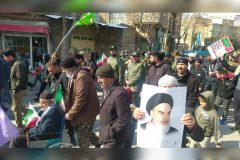 کلید حل مشکلات در داخل کشور است